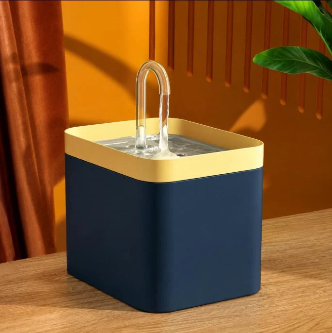 Fontaine à eau pour chat compacte 1,5 L — filtre automatique
