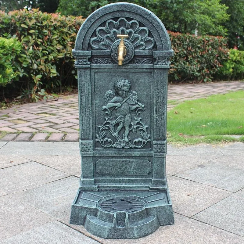 Fontaine murale sur pied