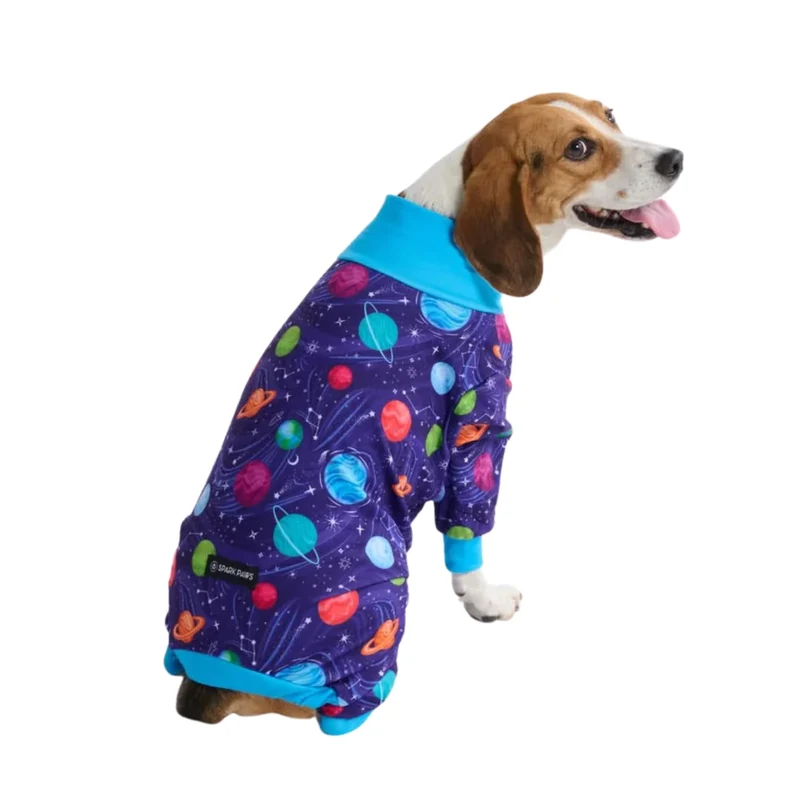 Spark Paws Pyjama pour chien – Combinaison de récupération, ultra-douce et stretch 4-voies – Tailles S à 2XL – Planètes