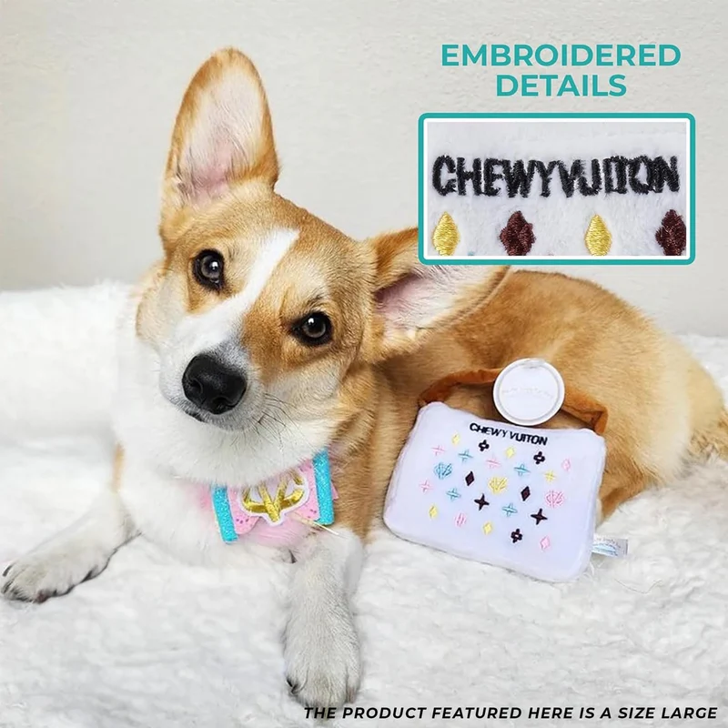 Haute Diggity Dog White Chewy Vuiton Handbag – Jouet chien peluche parodié, Sifflet intégré, Lavable en machine