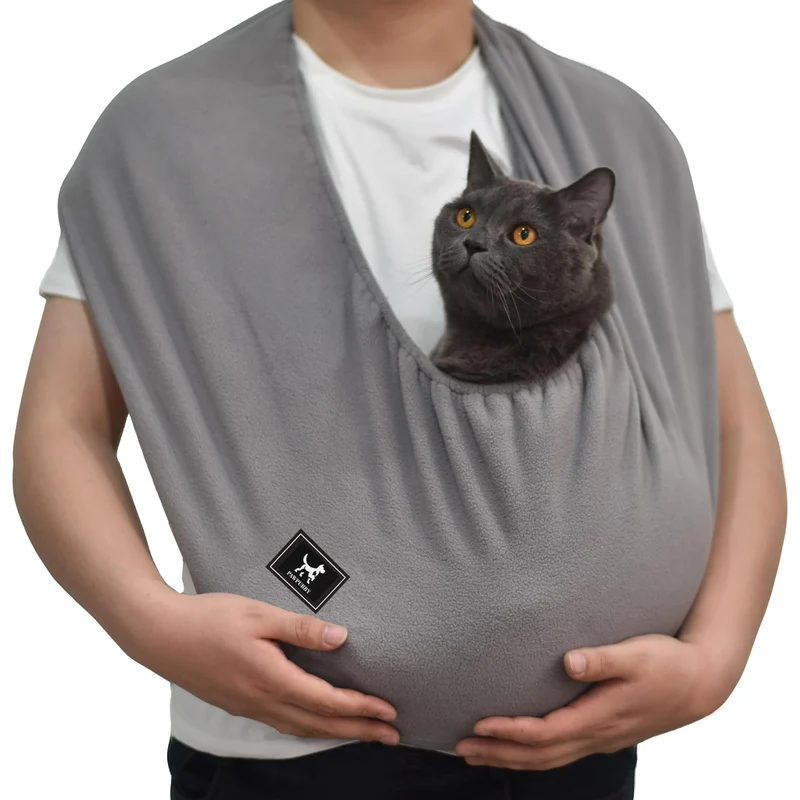 PAWPUBBY Sac porte-chat en polaire – sangle elastique fixe, mains-libres, usage interieur (Gris foncé, taille moyenne)