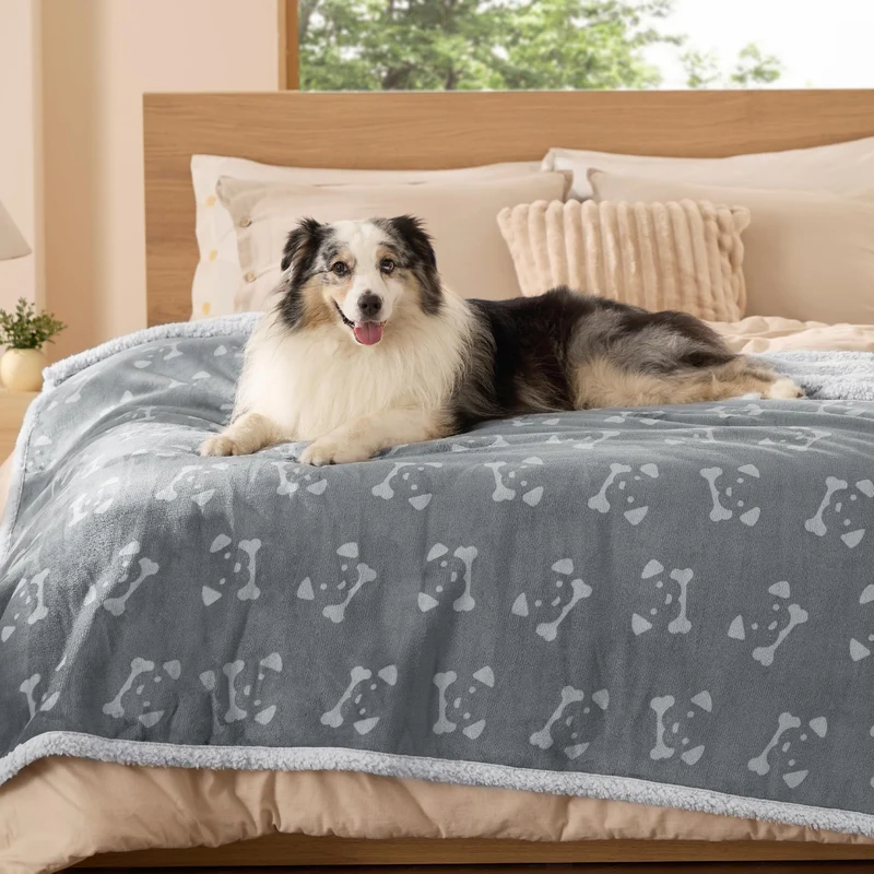 Bedsure Couverture Imperméable pour Lit 60x80 – Sherpa Réversible Gris Ancre