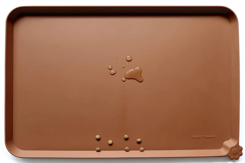 Hoki Found L Tapis Alimentaire Silicone Anti-Glisse – Étanche, Bordure Élevée 22 x 14 po – Caramel