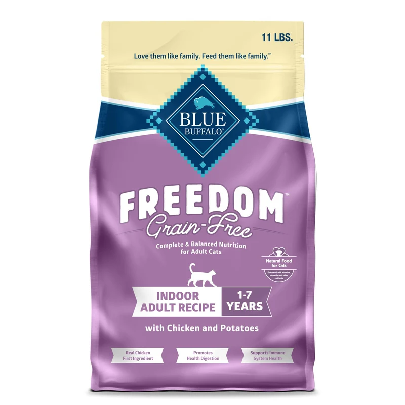 Blue Buffalo Freedom Sans Cereales – Nourriture Sèche pour Chat Adulte d'Intérieur au Poulet, Sac de 11 Livres