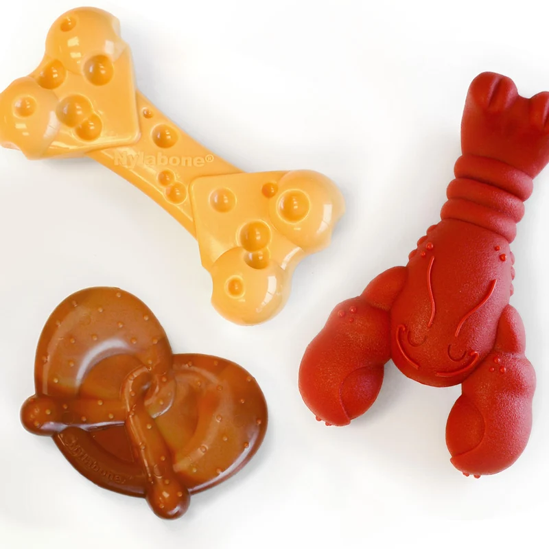 Nylabone Pack Puissance de Mâche – 3 Jouets Durables pour Petits Chiens jusqu’à 25 lb – Saveurs Filet Mignon, Fromage et Bacon