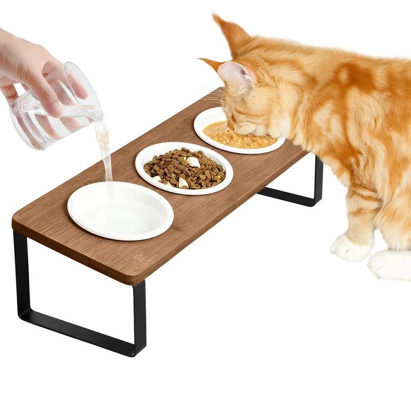 Sunhoo Ensemble de 3 Bols surélevés en céramique pour chats – Support en bois, bols inclinés, montage facile (Marron)