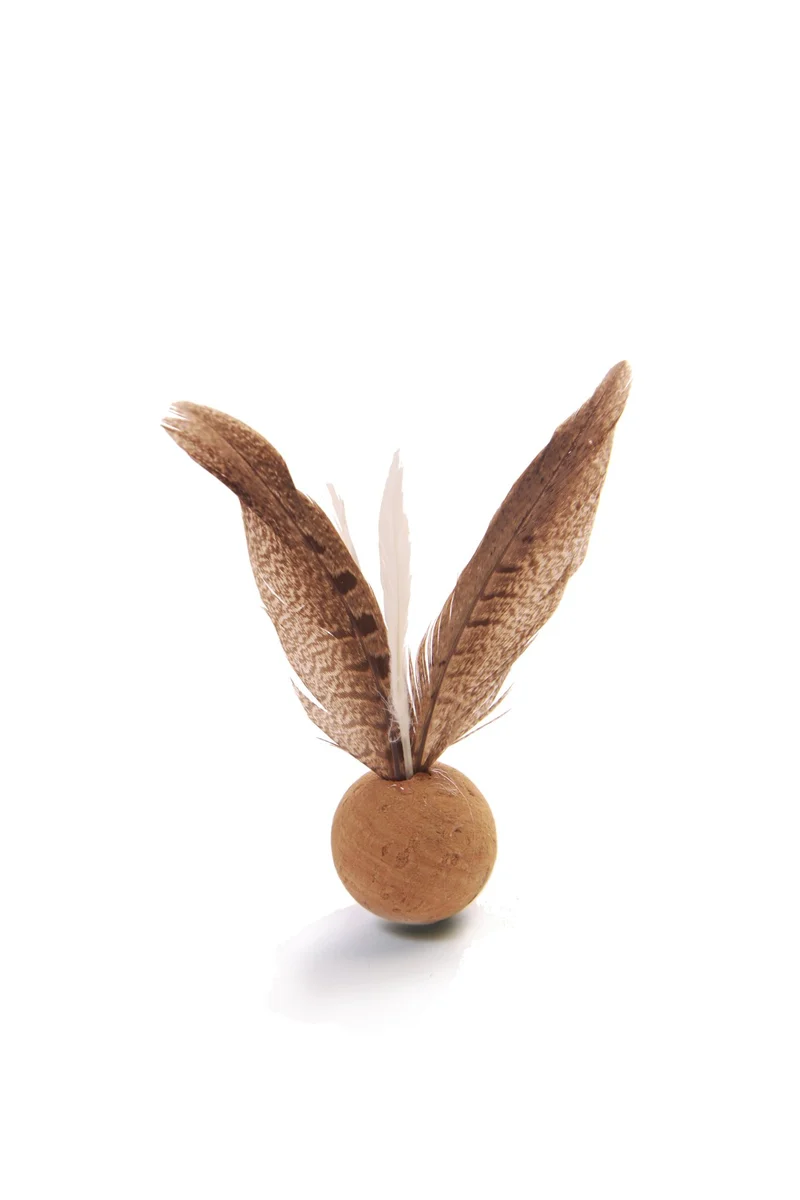 From The Field | Oscar De La Bird – Balle de liège naturelle et plumes sans colorant pour chat | Éco-responsable et durable, fabriqué aux États-Unis