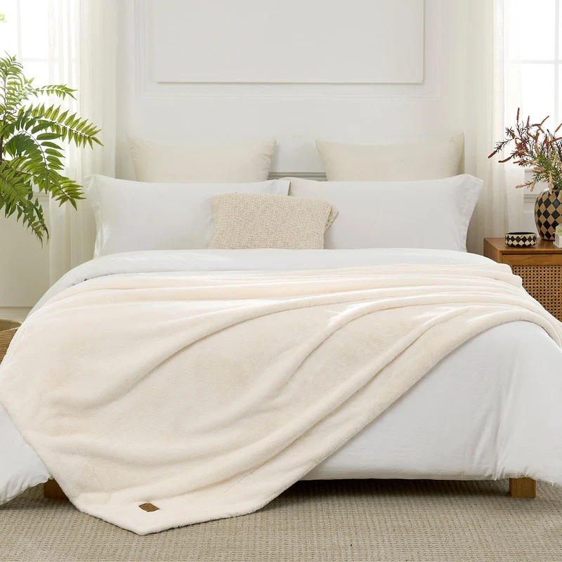 COZY KISS — Couverture Luxe en Fausse Fourrure Crème 60x80 pouces, Imperméable pour Animaux, Ultra Douce