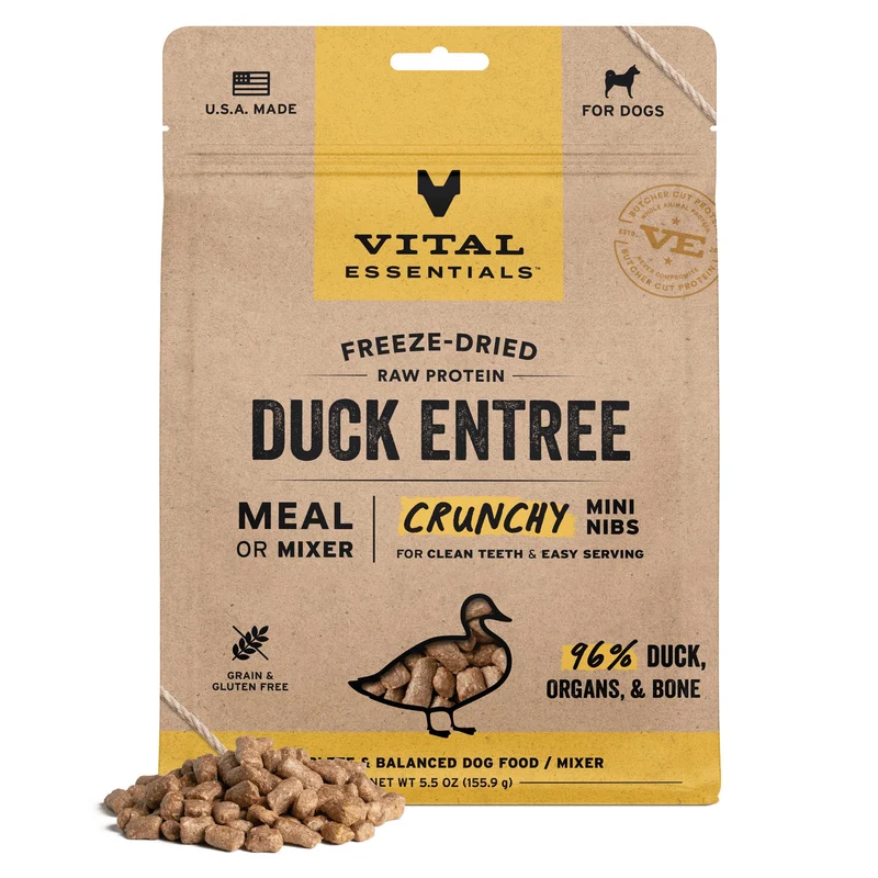 Vital Essentials – Nibs croustillants au canard lyophilisés pour chien | Repas complet ou topping | 96% canard, organes et os