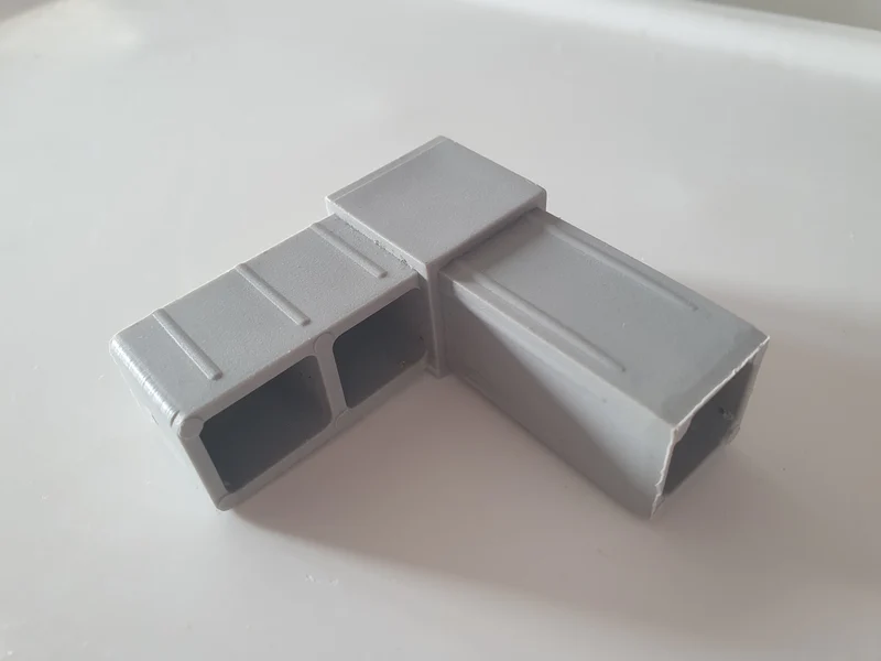 L pièce de connexion volière