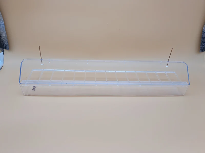 Mangeoire longue avec crochets transparente