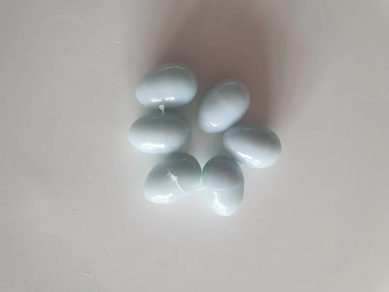Faux oeufs en plastique canari 2cm