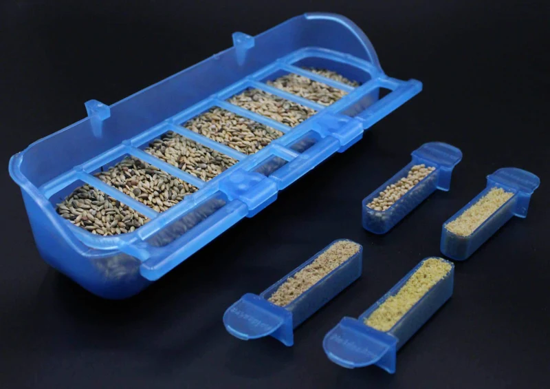 Volière Celia avec mangeoire et 4 pots à friandises + - Moldes Ave